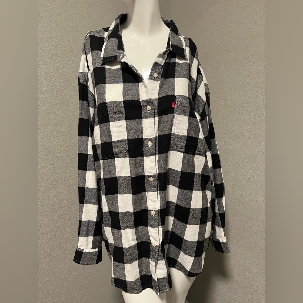 NWT LEVI”S Women’s Black & White Button Down LS Checkered Flannel Shirt Size XXL